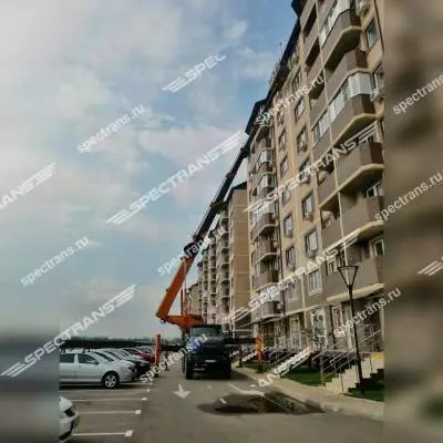 Аренда автовышки вездехода 45 метров. Установка сплит системы